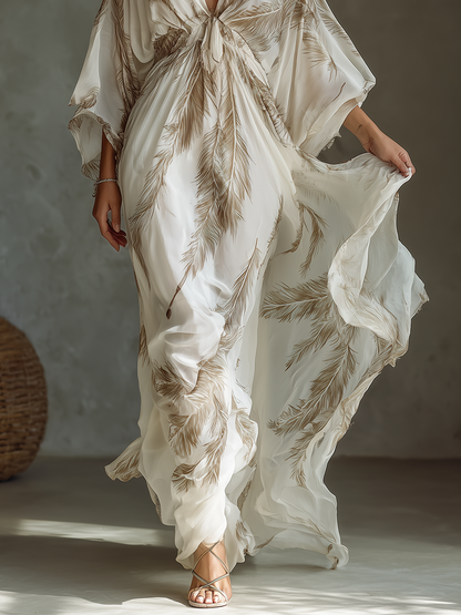 Vestido maxi de chiffon en marfil y topo con mangas dolman, parte delantera retorcida y estampado de hoja de palmera