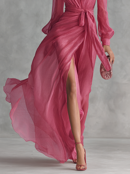 Vestido largo elegante de mujer en chiffon rosa empolvado con perlas, escote en V y cintura anudada