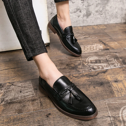 Mocasines de piel con borlas
