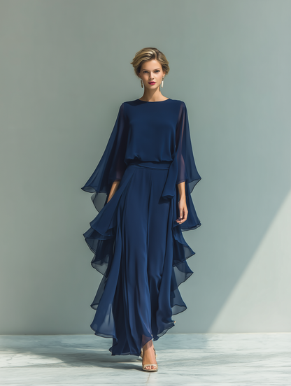 Conjunto de mujer con top de chiffon azul marino de mangas acampanadas y pantalón recto con detalles de volantes