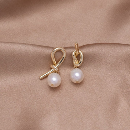 Elena™ | Pendientes entrelazados en tono dorado con perlas de agua dulce