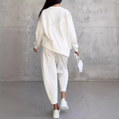Conjunto de dos piezas para mujer: sudadera de manga larga con bajo asimétrico y pantalón.